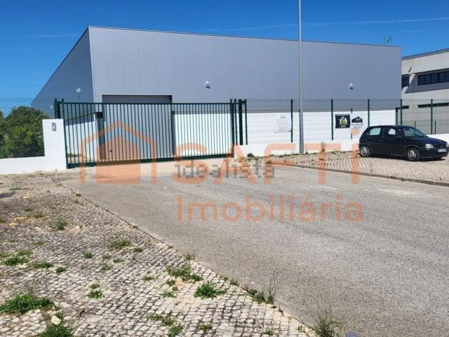 Armazém alugar em Alvaledes, Faro