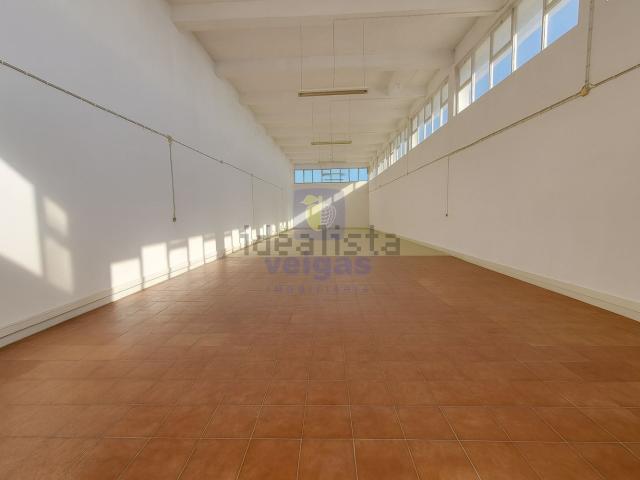 Armazém alugar em Calhandriz, Lisboa
