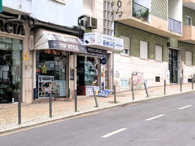 Loja venda em Castelo, Almada