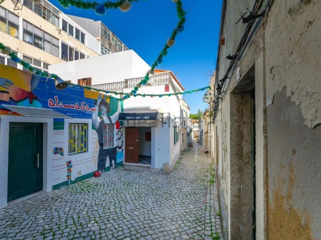 Loja venda em Ginjal, Almada