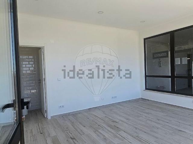Loja alugar em Almada, Setúbal