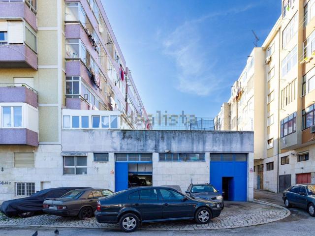 Armazém alugar em Cova da Piedade, Almada
