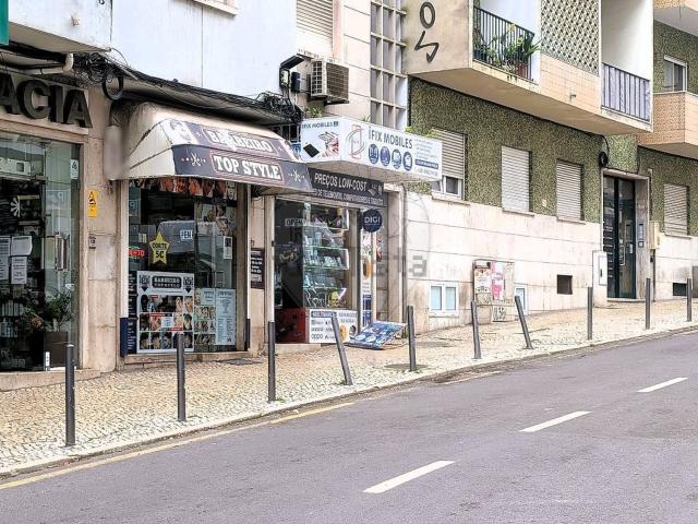 Loja venda em Ginjal, Almada