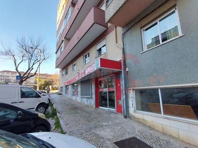 Loja alugar em Cova da Piedade, Almada