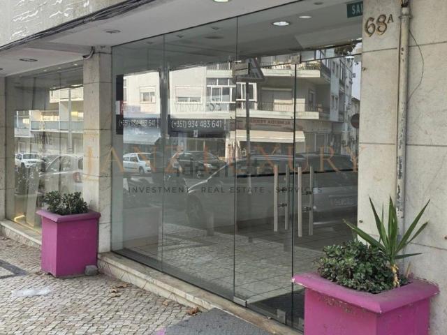 Loja alugar em Cova da Piedade, Almada
