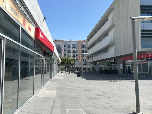Loja venda em Ramalha, Almada