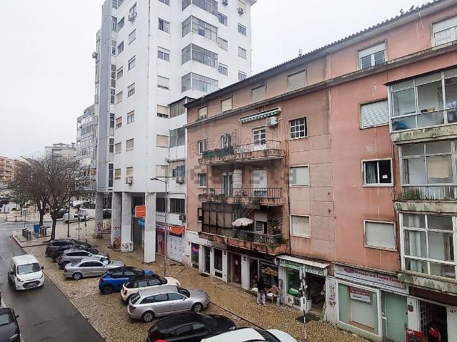 Loja alugar em Ginjal, Almada