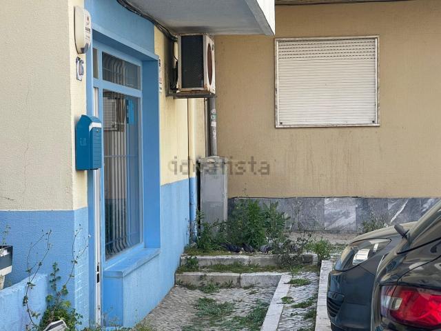 Loja venda em Cova da Piedade, Almada