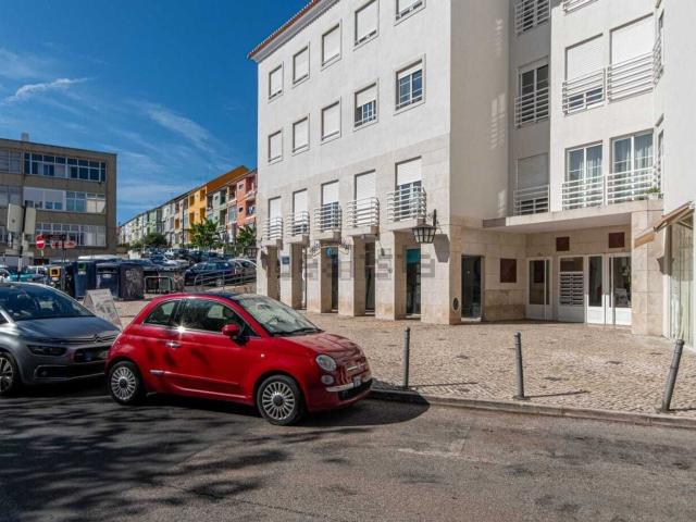 Loja venda em Cova da Piedade, Almada
