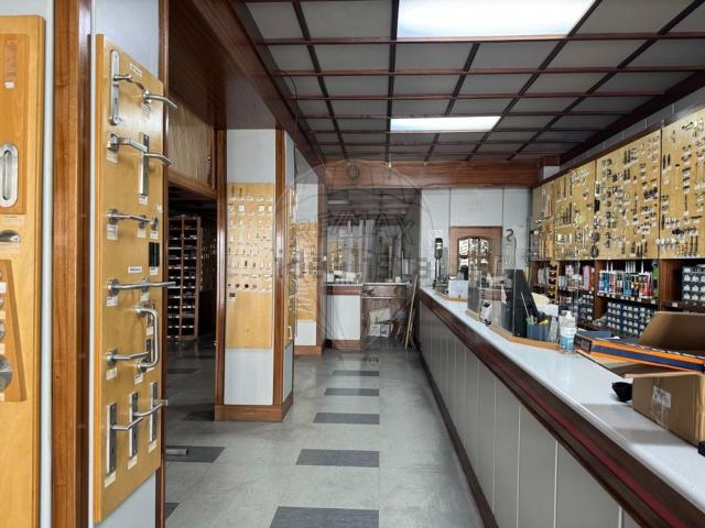 Armazém venda em Cova da Piedade, Almada