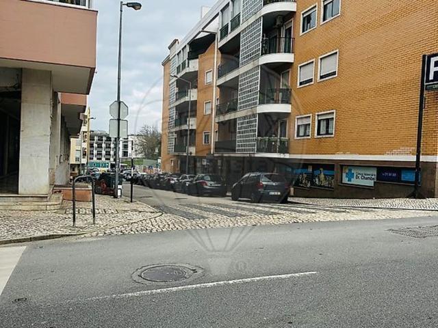 Loja venda em Cova da Piedade, Almada