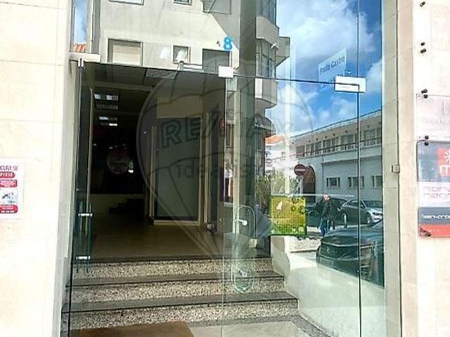 Loja alugar em Cova da Piedade, Almada