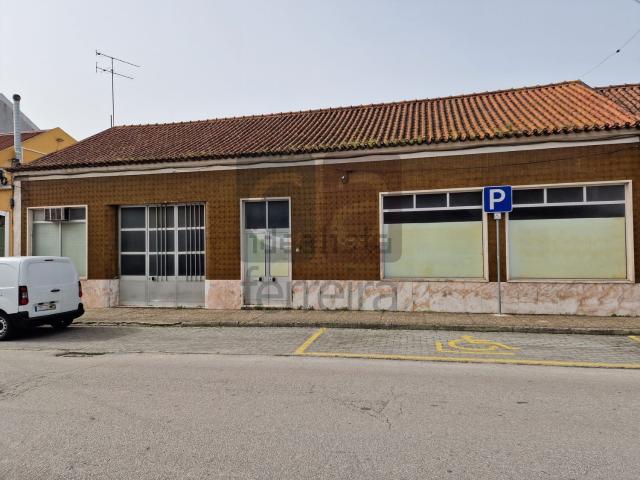 Armazém alugar em Almeirim, Santarém