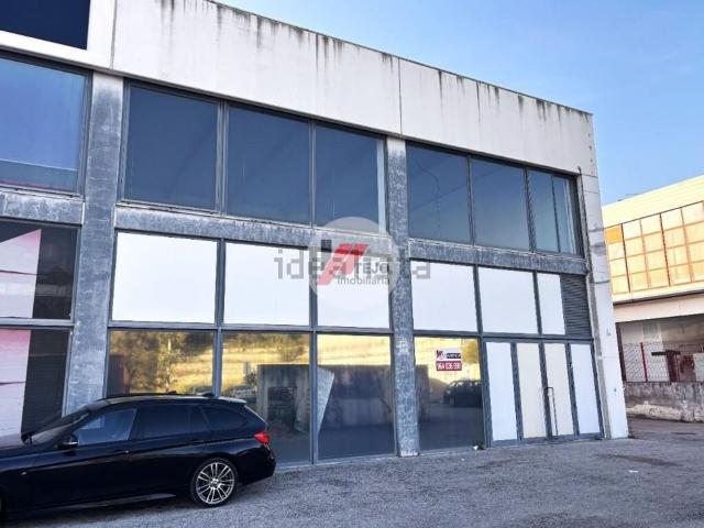 Armazém alugar em Verderena, Setúbal