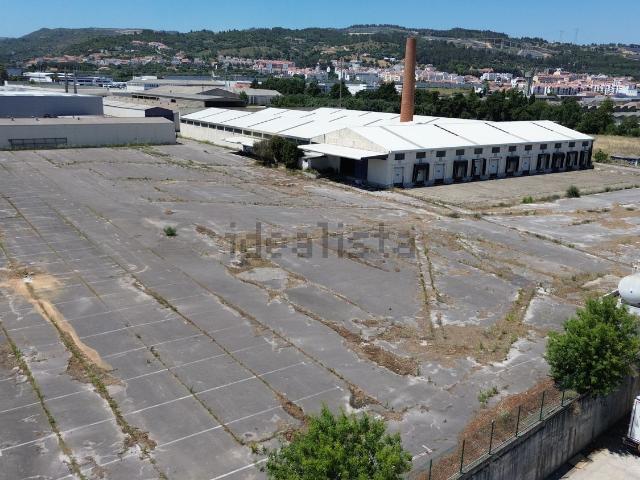 Armazém alugar em Sobralinho, Lisboa