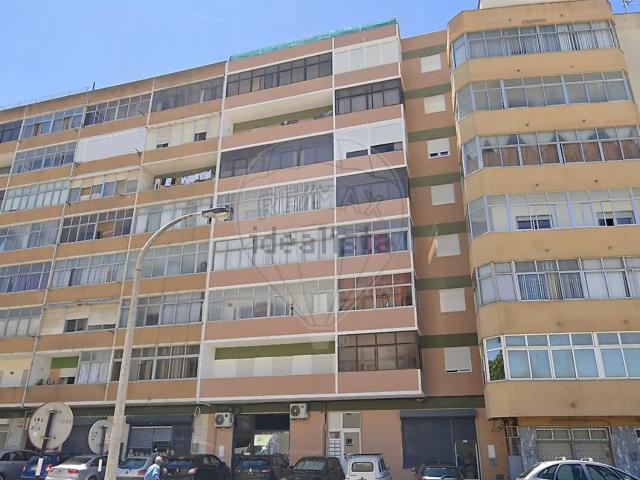 Loja venda em Quinta dos Lirios, Seixal