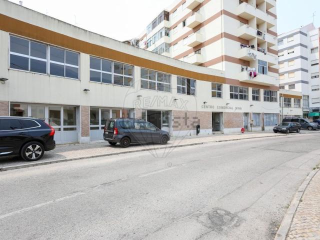 Loja alugar em Seixal, Amora