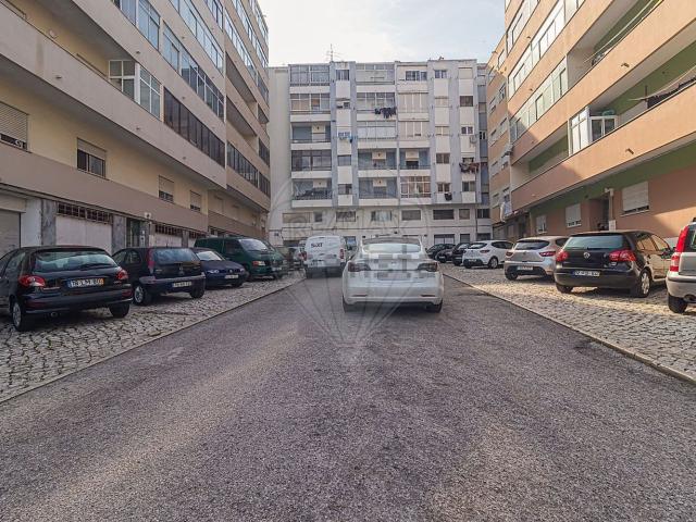 Armazém alugar em Seixal, Amora