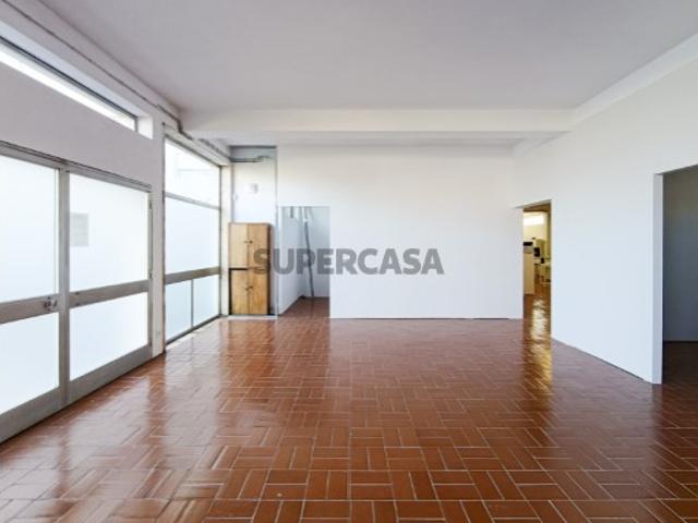 Armazém venda em Porto