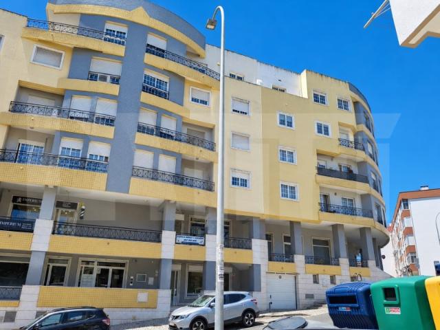 Loja venda em Urbanização Serra das Brancas, Amadora