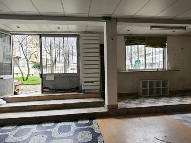 Loja alugar em Encosta do Sol, Amadora