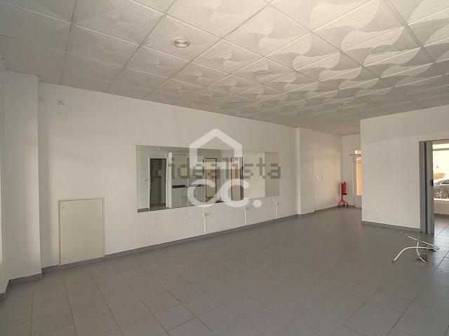 Loja alugar em Urbanização Solário da Praia, Armação De Pêra