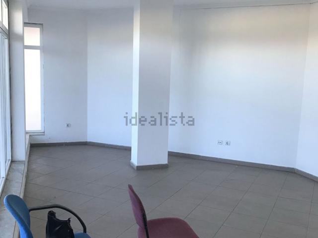 Loja alugar em Urbanização Solário da Praia, Armação De Pêra