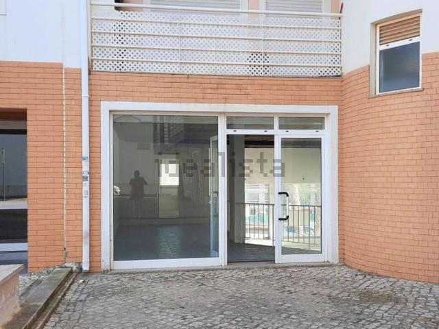 Loja venda em Urbanização Solário da Praia, Armação De Pêra