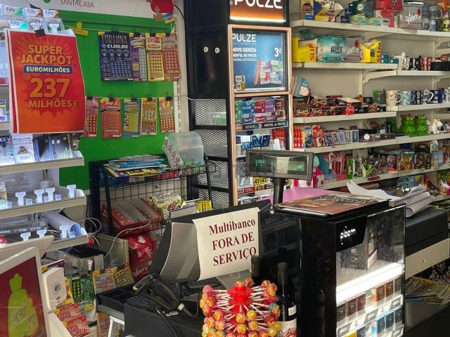 Loja alugar em Urbanização Solário da Praia, Armação De Pêra