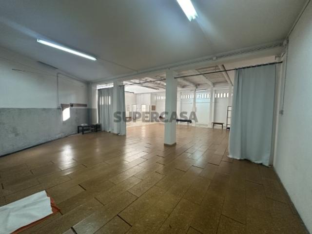 Armazém venda em Lisboa