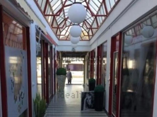 Armazém venda em Quinta da Corriola, Cascais