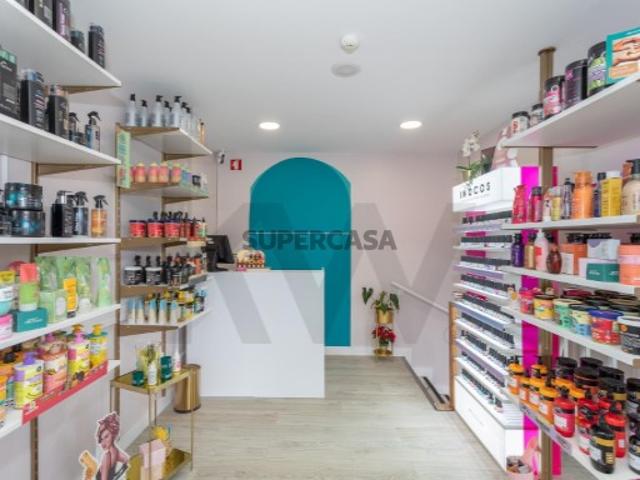 Armazém venda em Núcleo Urbano Histórico de Algés, Oeiras