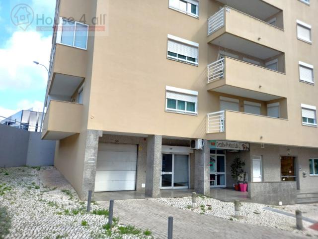 Ponto Comercial alugar em Carnaxide, Nova Carnaxide
