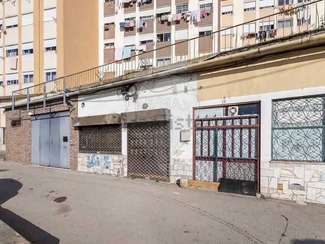 Armazém venda em Quinta do Teixeira, Seixal