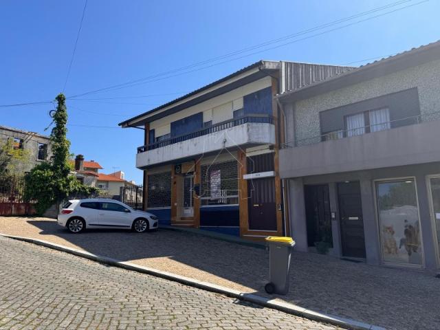 Ponto Comercial alugar em Arrifana, Rua