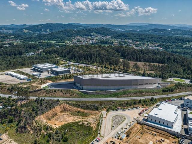 Armazém alugar em Arrifana, Regueirinho