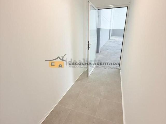 Armazém alugar em Porto