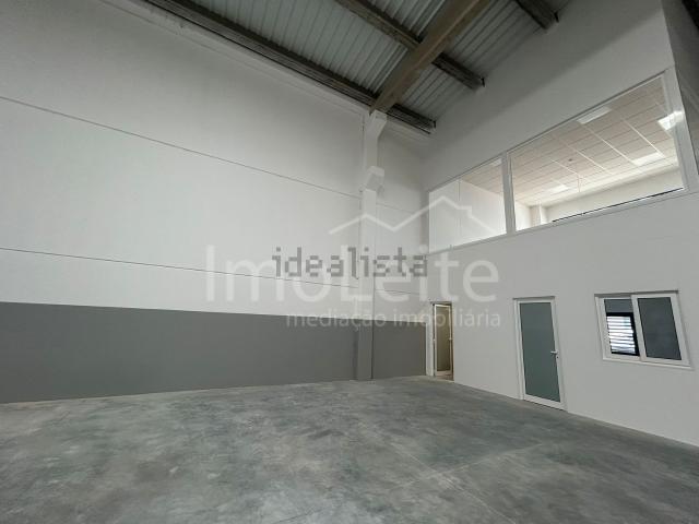 Armazém alugar em Porto