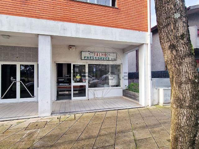 Armazém alugar em Santo Tirso, Porto