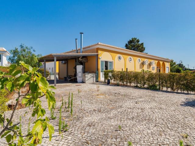 Loja venda em Azeitão (São Lourenço e São Simão), Setúbal
