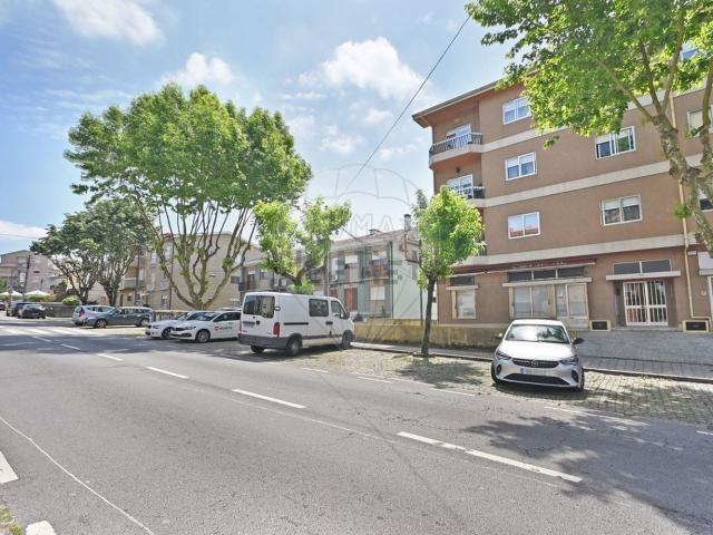 Ponto Comercial alugar em Baguim Do Monte, Baguim do Monte (Rio Tinto)