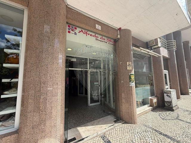 Loja alugar em Bairro Ferroviário, Barreiro