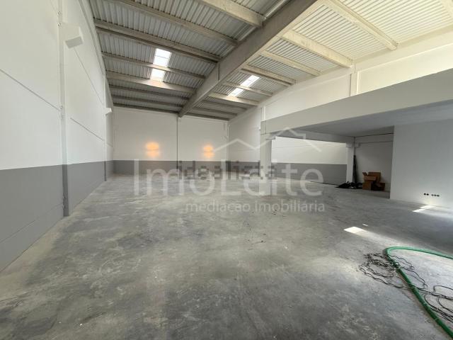 Armazém alugar em Póvoa De Varzim, Porto