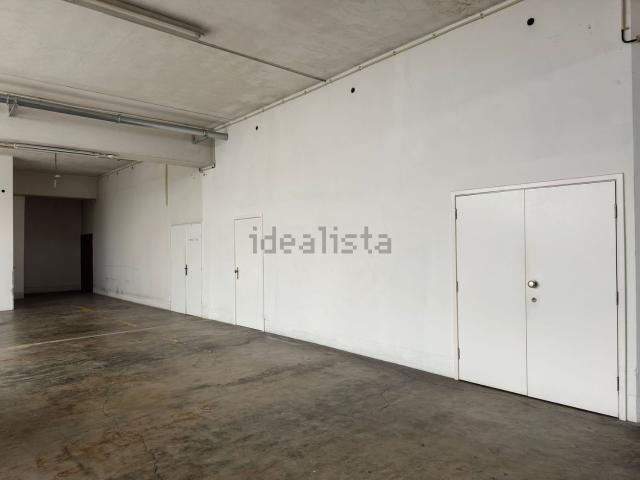 Armazém alugar em Porto