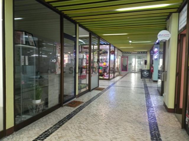 Armazém venda em Leiria
