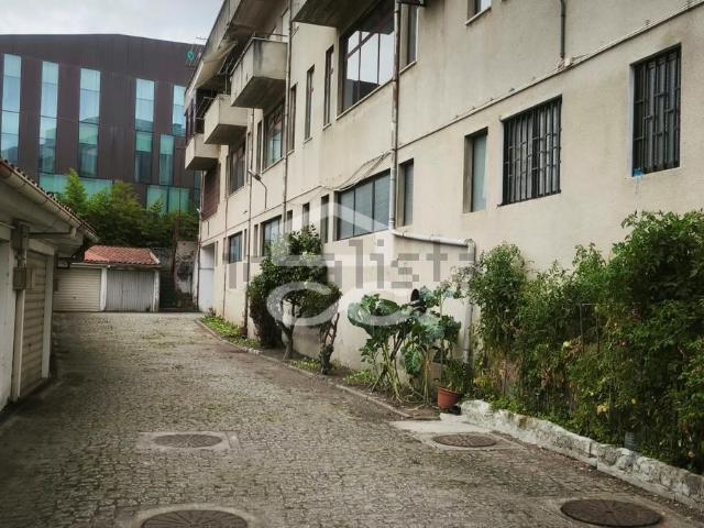 Armazém venda em Caldelas, Guimarães