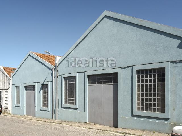 Armazém alugar em Porto