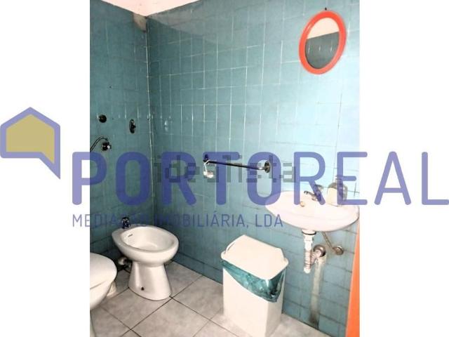 Armazém alugar em Bela, Porto