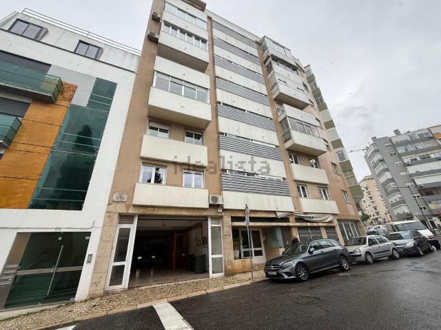 Armazém venda em Santo Condestável, Lisboa