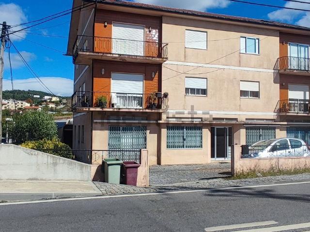 Loja alugar em Valongo, Campo